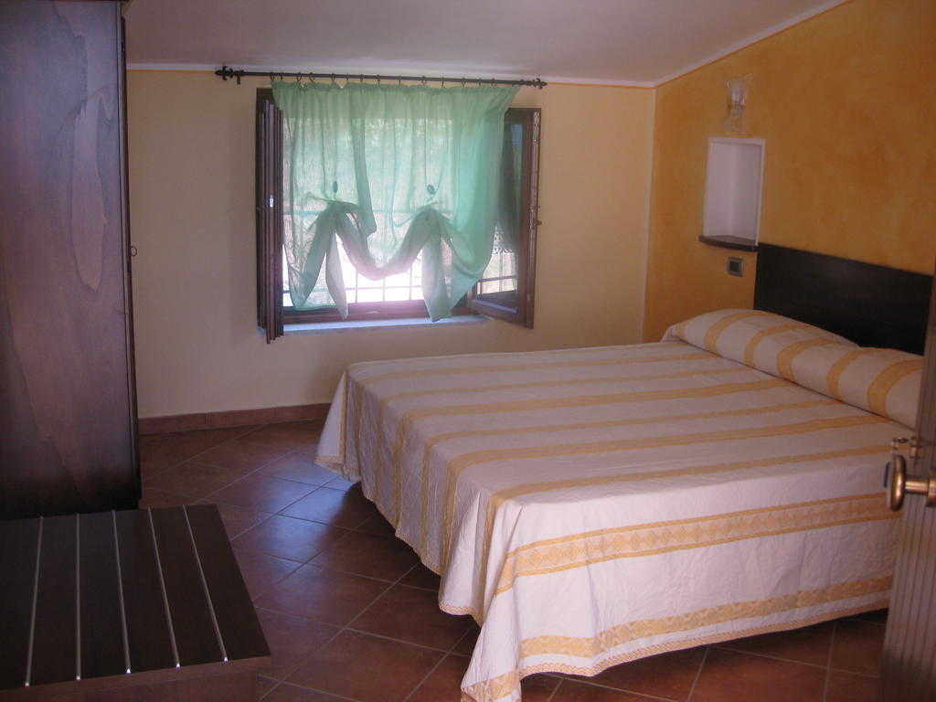Agritursmo Montesalerno Villa Диаманте Стая снимка